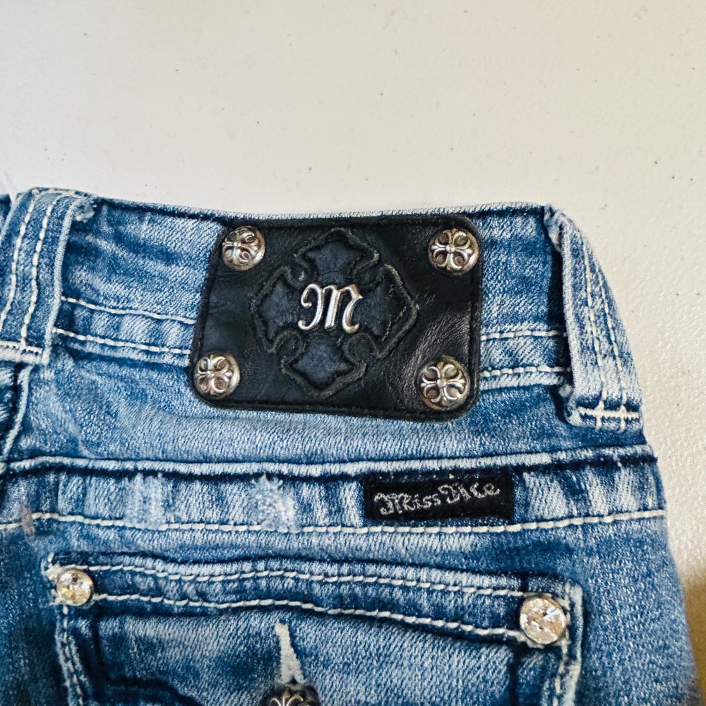 Miss Me Capri Jeans‎ 27 Blue Distressed Rhinestone Wing Flap Pockets Western - Picture 4 of 9